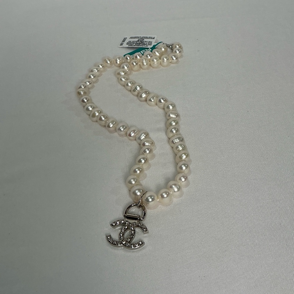 Pearl Necklace with Silver Charm Chanel - Picture 5 of 7